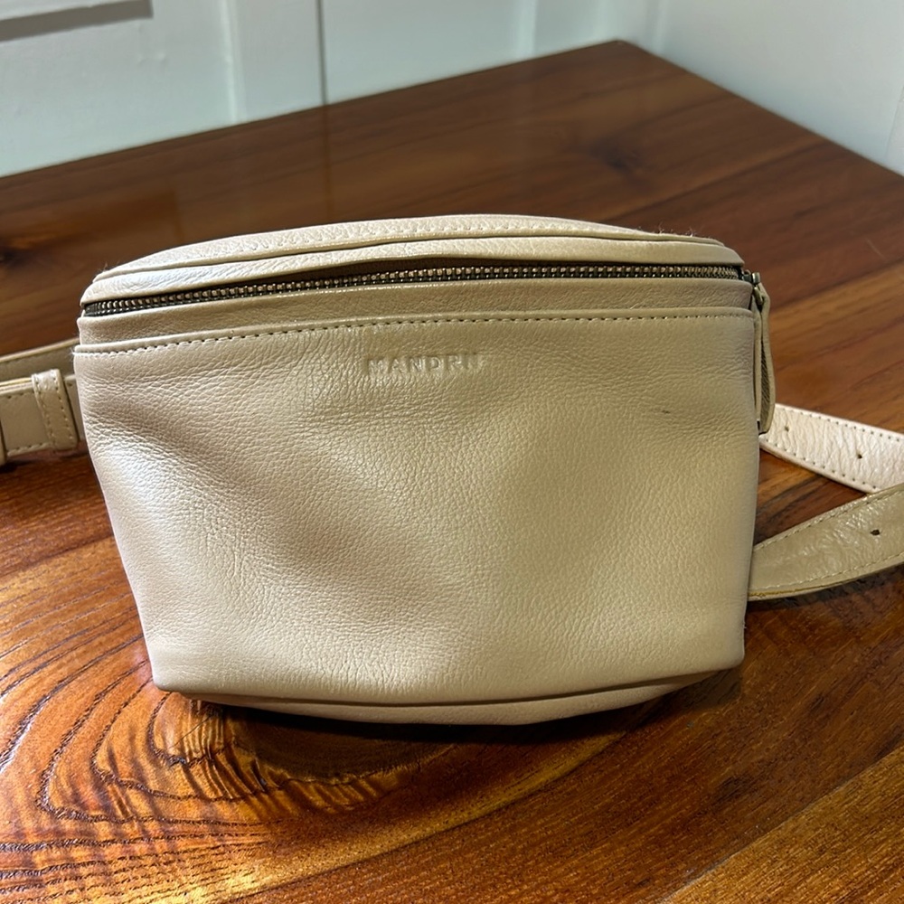 EUC Mandrn Remy Sand Fanny sling bag
